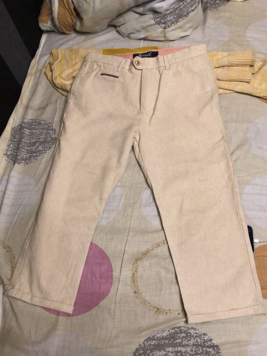 七分裤，30码，类似米黄色，穿过一两次。
