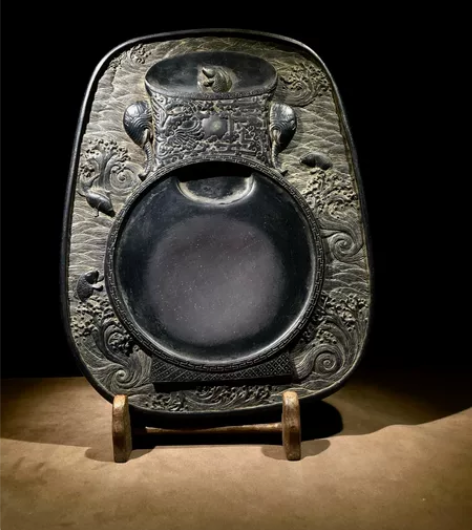 平步青云，端砚，砚面海水底纹，浮雕四条鱼和...