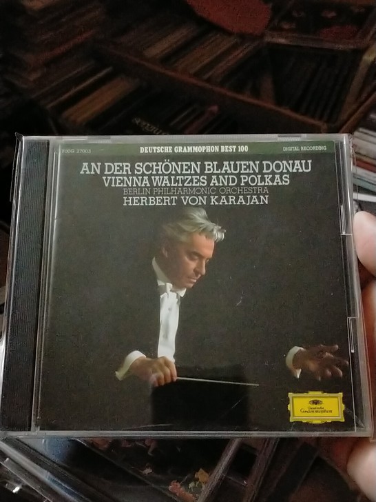 古典大师,卡拉扬。经典曲目系列。每张55元...