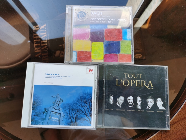 三版古典cd，盘新，皮尔丝一张已出。40元...