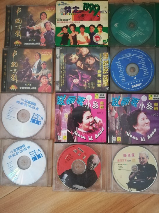 转让光碟带盒子九成新有需要联系吧。