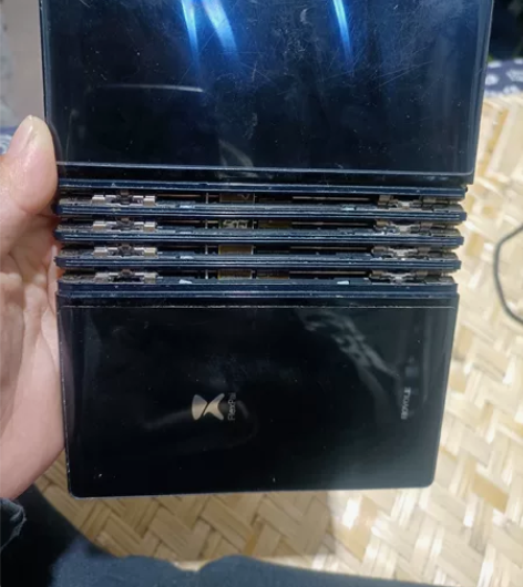 柔宇手机 几代不知道 开机有振动 灯亮 有...