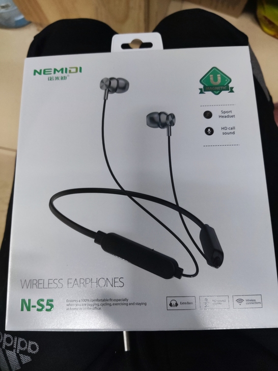 无限蓝牙耳机，别人送的，用过一两次，是入耳...