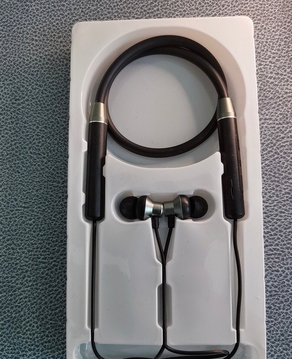 【亏本甩卖】朋友手机店关了，挂脖子无线运动...