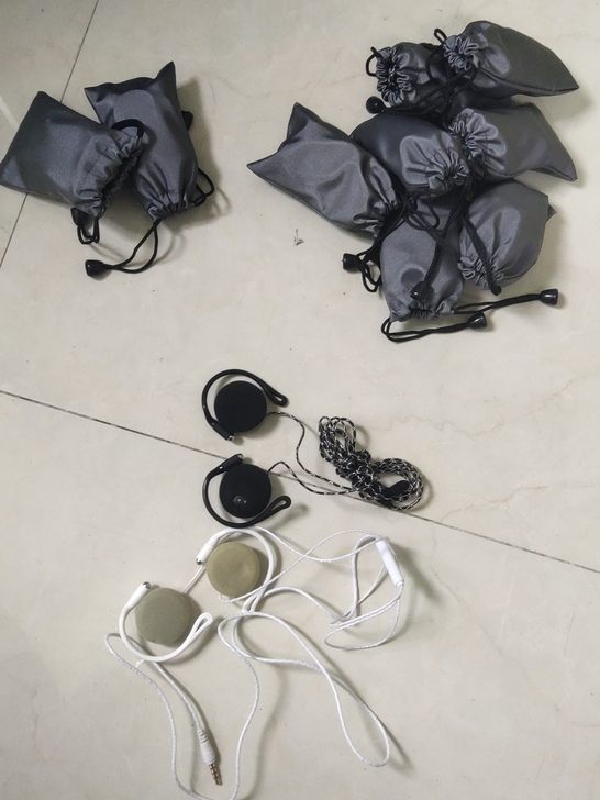 森麦挂耳式耳机，8黑3白，一共有11个，全...