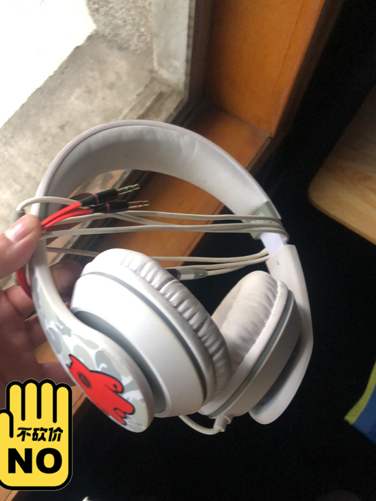 包邮自用魔鬼猫老款的耳机，用不上了，卖了吧...