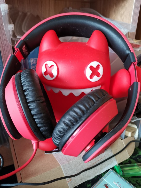 森麦耳机 买回来没用过哈 就是有点落灰 官...