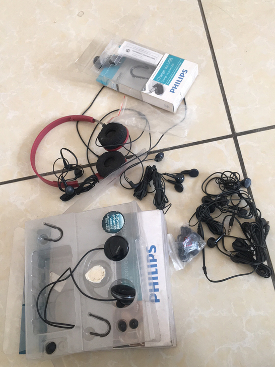 图片中十几个飞利浦耳机打包出售，其中包含高...