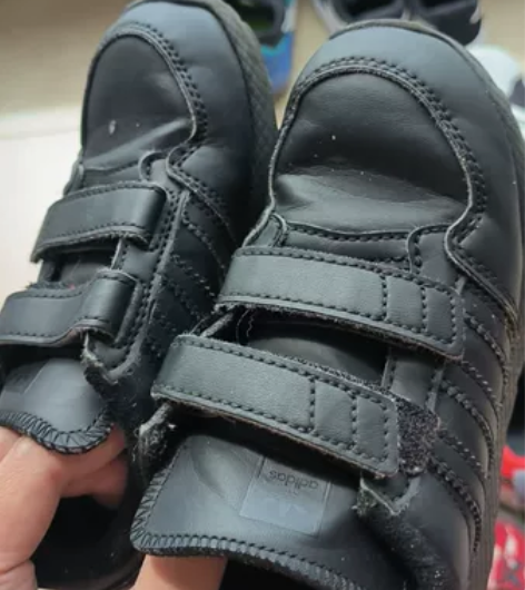 阿迪黑色超轻便板鞋，85新，40包邮，偏远...