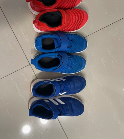 儿童运动鞋，两双阿迪，一双无名，都是34号...