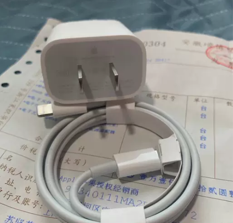 个人闲置转让苹果12 13充电器20W快充...
