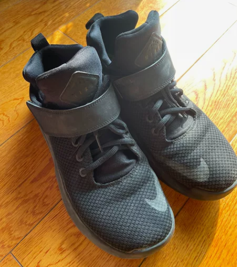 nike kwazi 运动鞋 42码，买了...