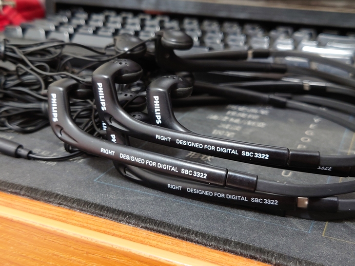 飞利浦SBC3322古董平头耳机五副 外表...