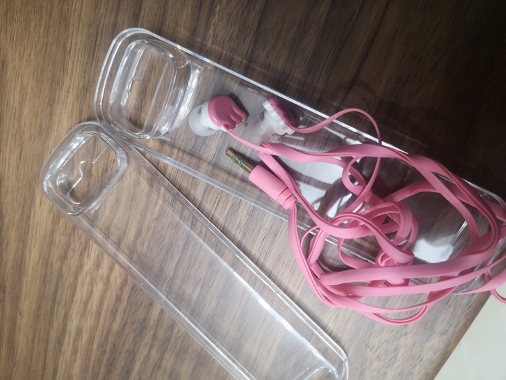 开封未使用，粉色有线耳机，3.5mm接口