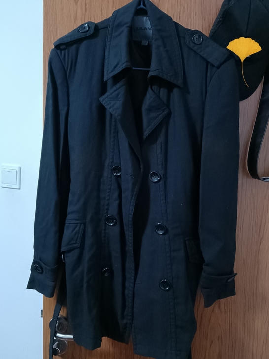 利郎男士风衣，春秋款，薄。非全新，穿的次数...