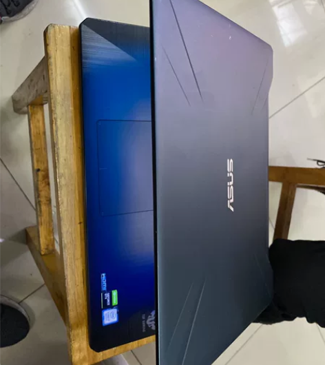 华硕 飞行堡垒 游戏本。六核处理器。十二线...