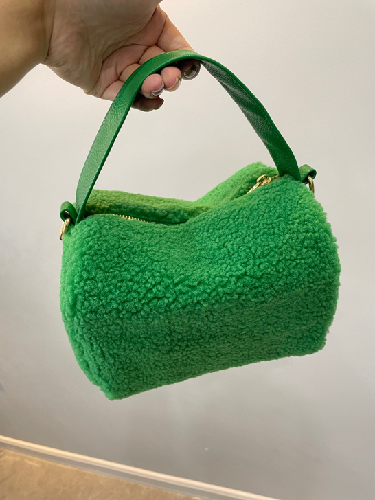包包 全新 自己工厂出的  质量非常好 容...