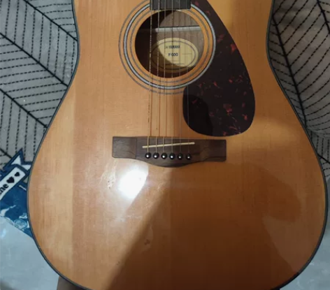 雅马哈f600 吉他 买来快一年 用酒精擦...