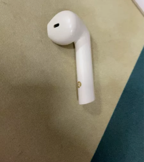 漫步者，掉的只剩下一个右耳了，自己用的 顺...
