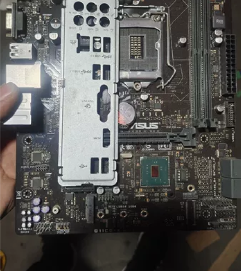 出一张华硕主板，功能正常，成色如图 感兴趣...