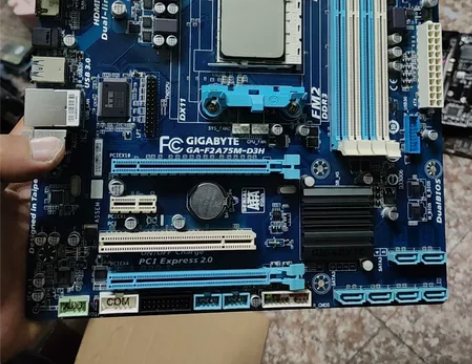 技嘉GA-F2A75M-D3H A75主板...