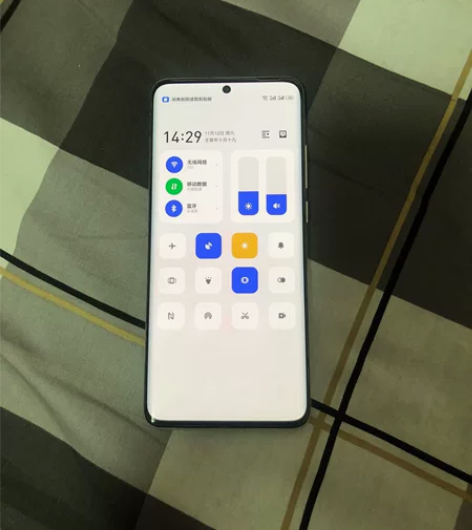 魅族18踏雪，顶配12+256，成色很好，...