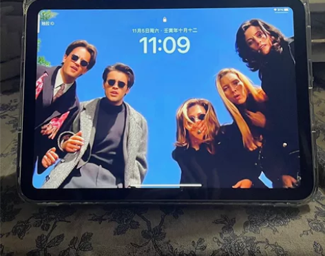 低价出平板电脑iPad 2020 128g...