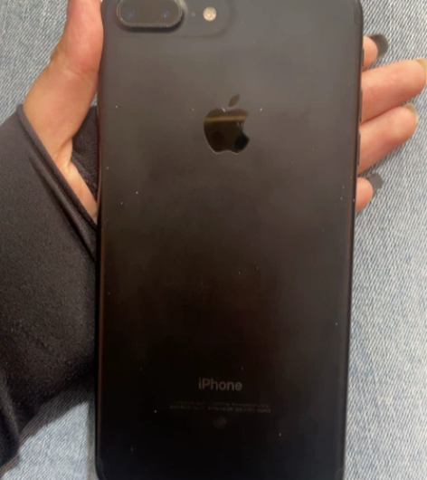 苹果7P 爱思全绿 成色如图所示 屏上有一...