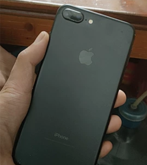 苹果7p128。有指纹功能正常  888元...