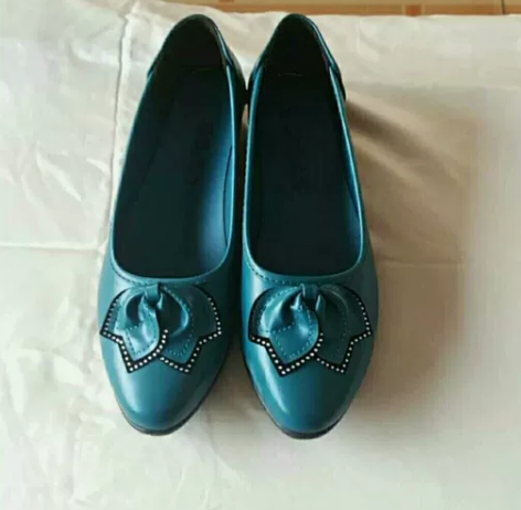 2022春秋季妈妈鞋单鞋女坡跟软底浅口皮鞋...