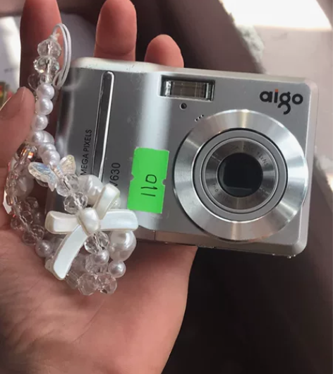 出自己用的相机,有一条白杠但不影响出片,有...