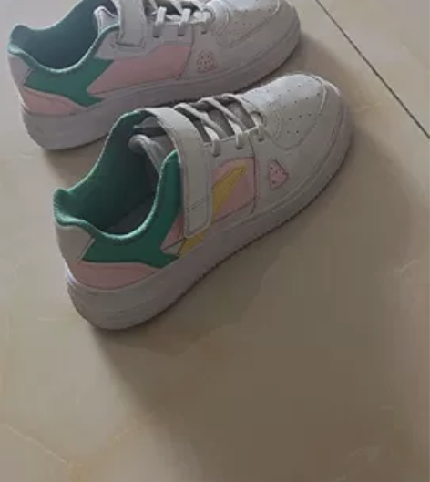 安踏板鞋,穿了几次,孩子不喜欢,腾鞋柜低价...