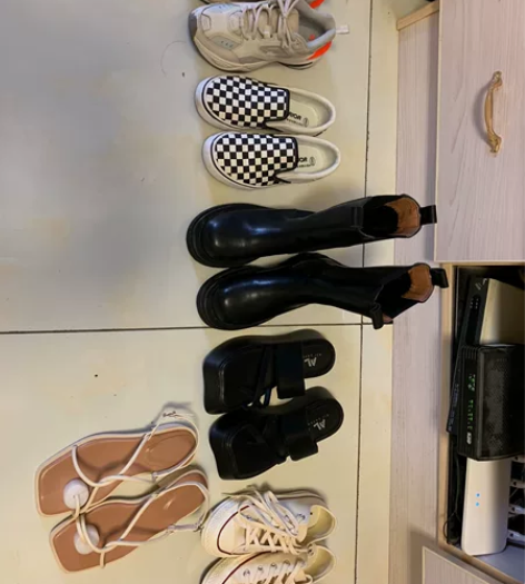 搬家捡漏啦，耐克李宁鞋子白菜价 感兴趣的话...