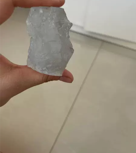蓝萤石原石 几乎达到玻璃体了 非常干净...