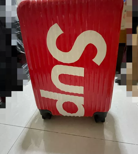 拉杆箱 20寸万向轮行李箱 全新，红色字母...