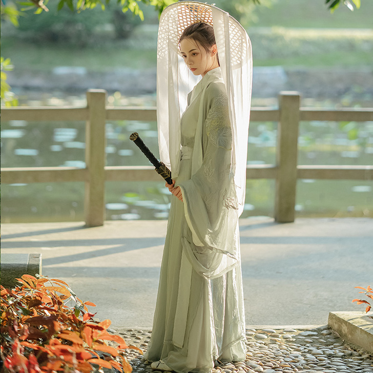 全新汉服。只穿过一次。因为晚会需要