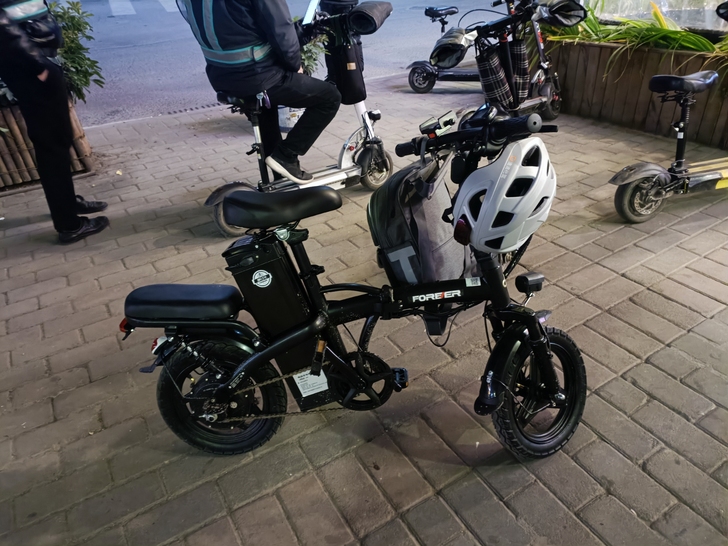 转让全新永久牌折叠电动车、买来干了三天代驾...