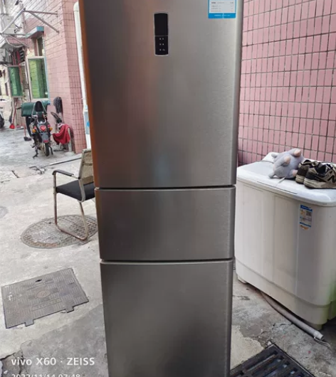 原装容声电冰箱，高度一米九左右，220升，...