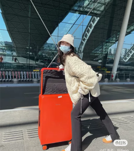 TUPLUS/途加 青春有你2同款 机场被...