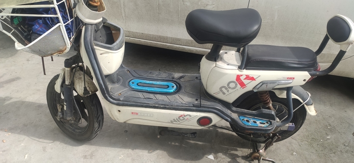 出台电动自行车，续航保守20公里，成色较差...