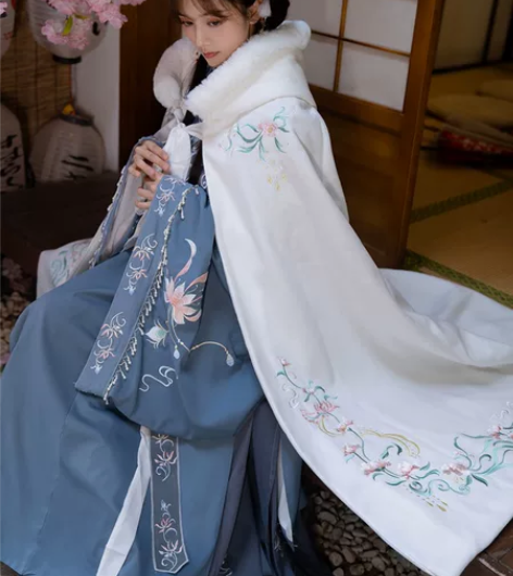 清梳原创凝香汉服斗篷女长款刺绣加绒加厚保暖...