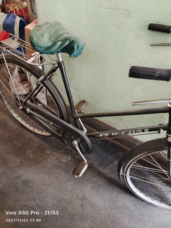 飞鸽自行车,在用,现本地出售,欲购从速!