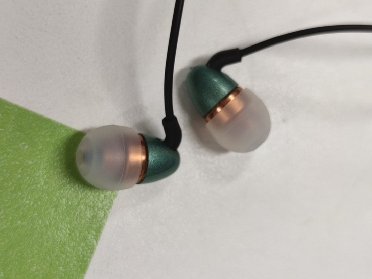 歌德Grado gr10e，购于安润，插头...