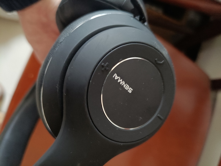 森麦蓝牙头戴，比较新，戴过几次