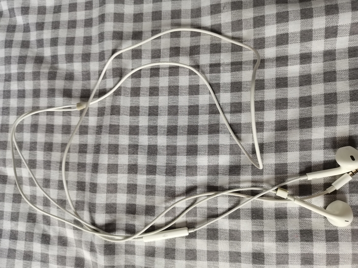 苹果原装有线耳机,换新手机了,也不用了,有...