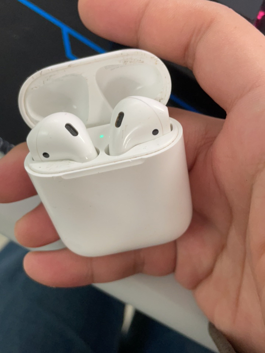 airpods一代 外面还行 里面有点伊拉克