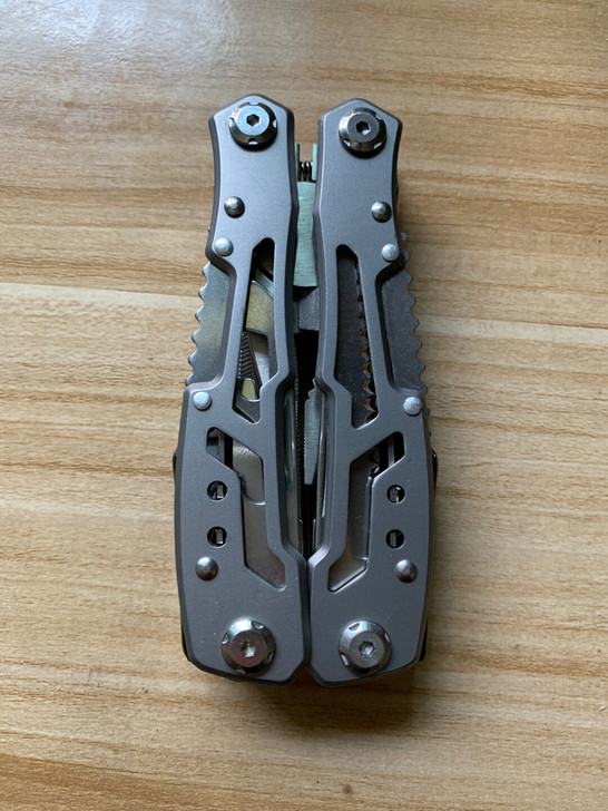 多功能钳子 带锁定功能尖嘴钳户外应急全钢折...