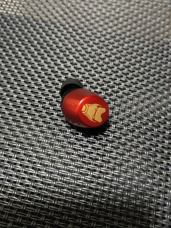 漫步者W3钢铁侠版，单左耳，功能完好，有磕...