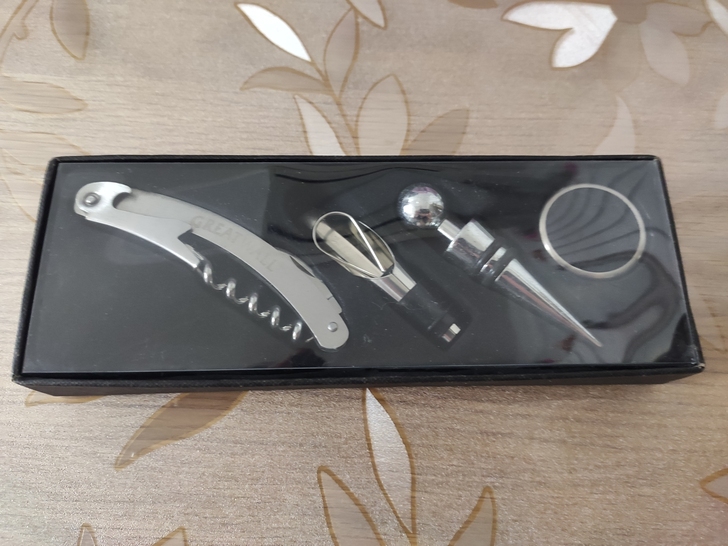 红酒开瓶器四件套，全新，包装完好，看好再拍...