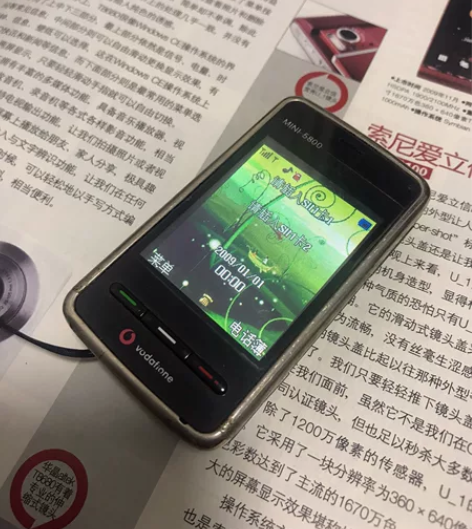 诺基亚5800迷你版，是国产双卡双待的，功...